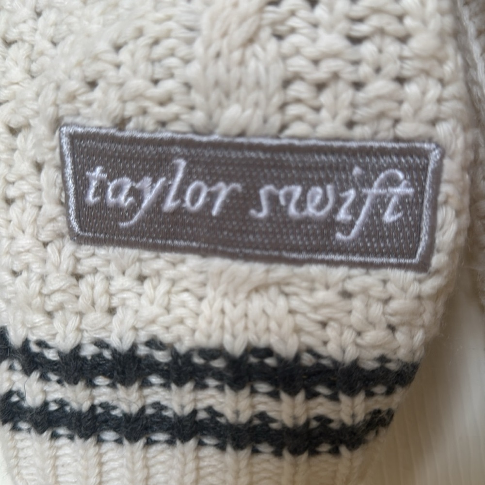 TAYLOR SWIFT FOLKLORE CARDIGAN - Picture 3 of 9